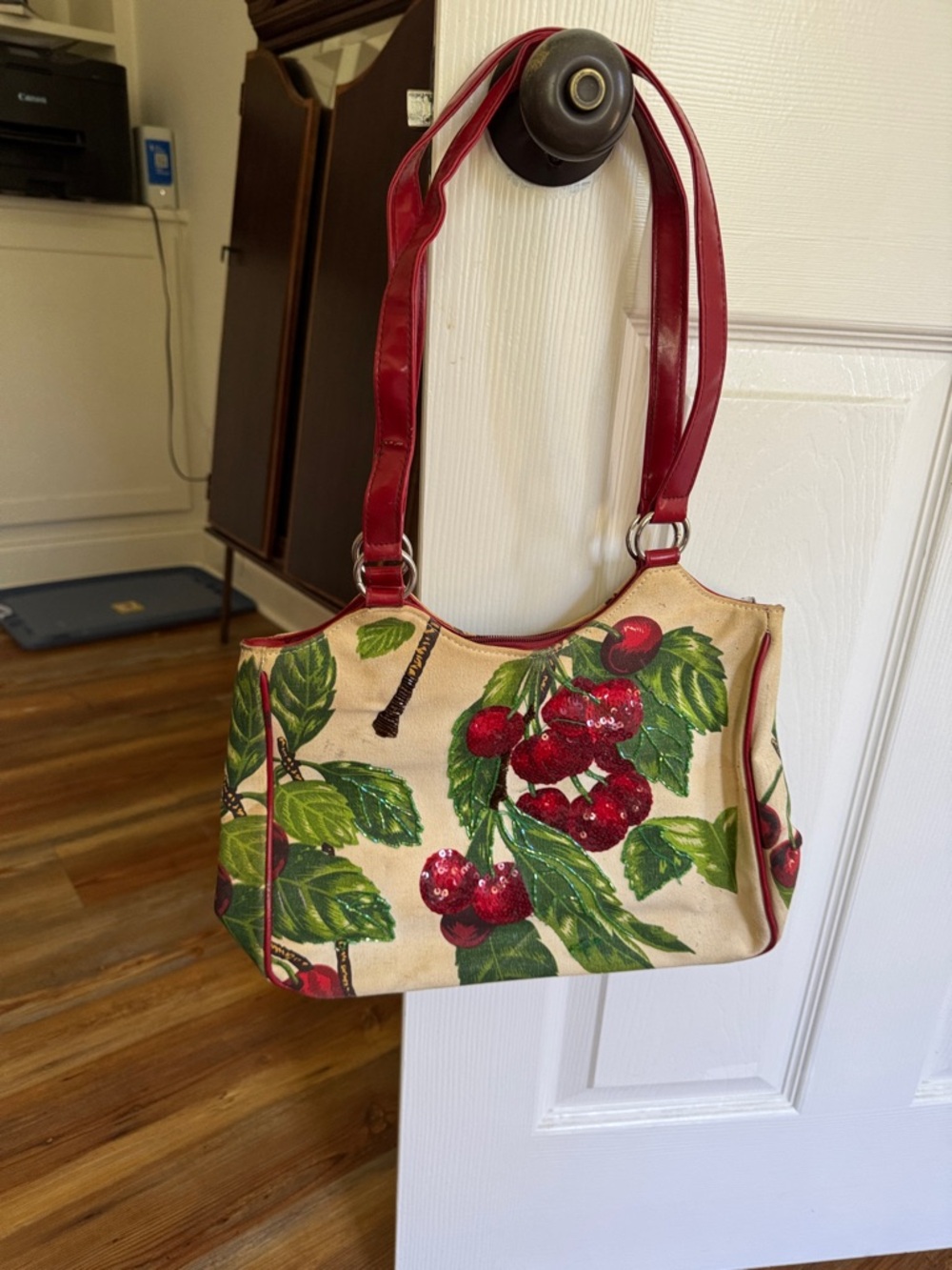 NWOT- PURSE CHERRY CLUSTER PAINTED PICTURE BEADED for Detail